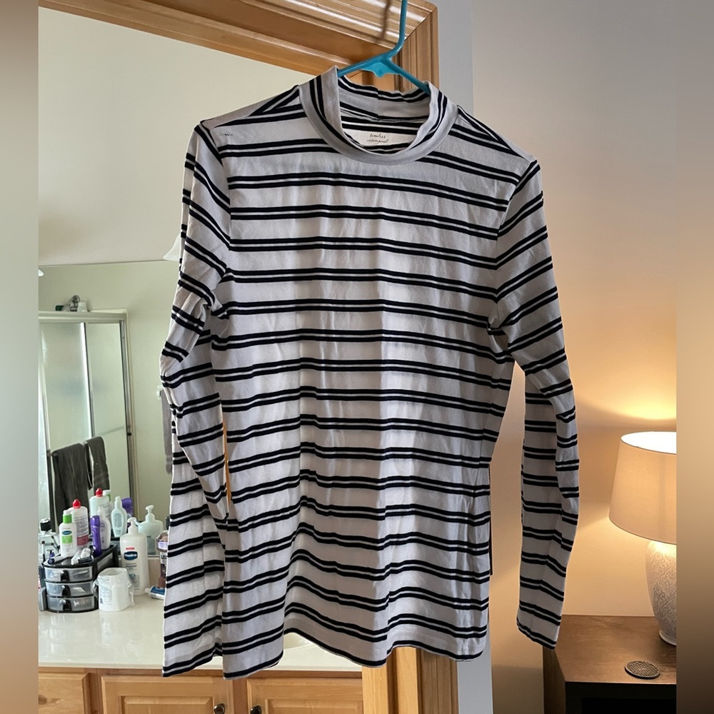 Woman’s shirt size M